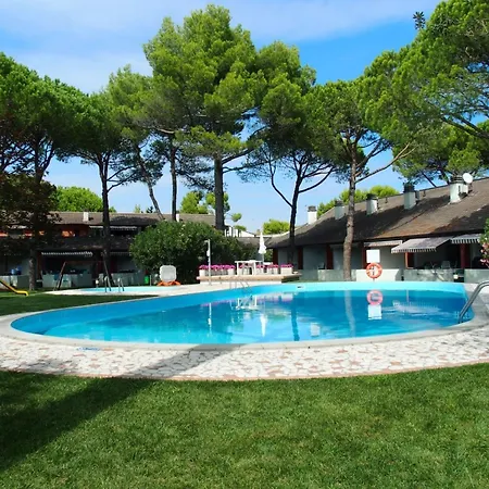 Relax And Fun By The Pool Apartman Bibione