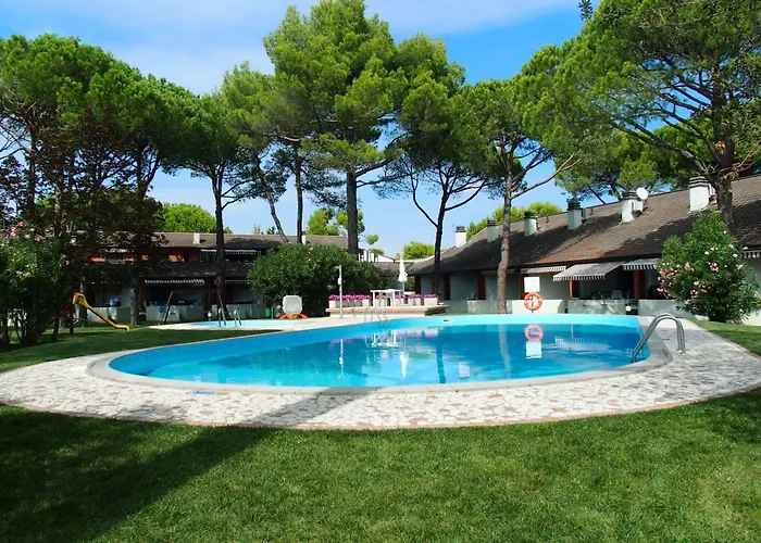 Relax And Fun By The Pool *